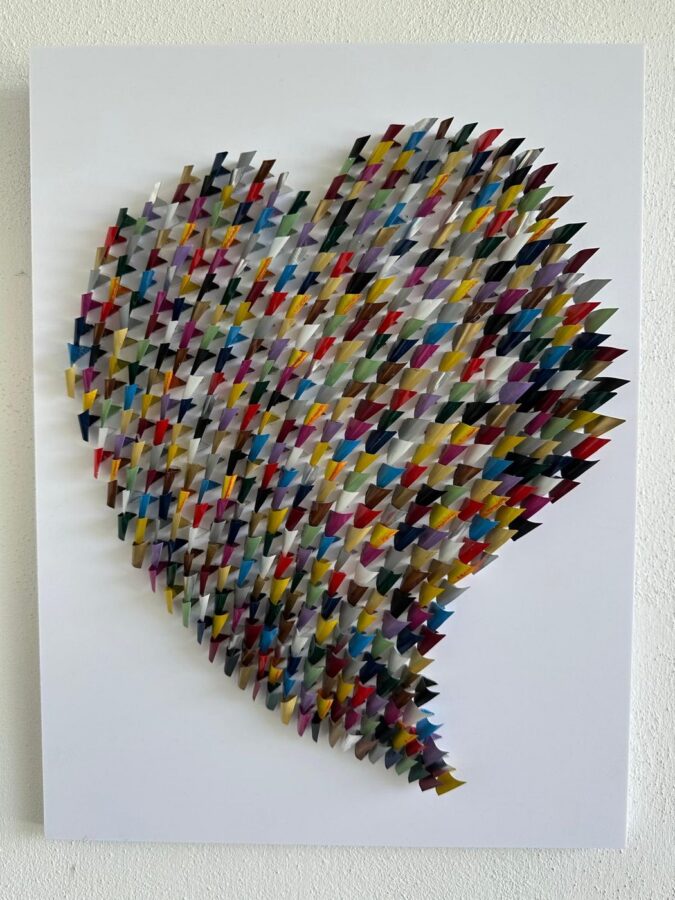 El Corazon: cuore pieno di triangoli multicolore