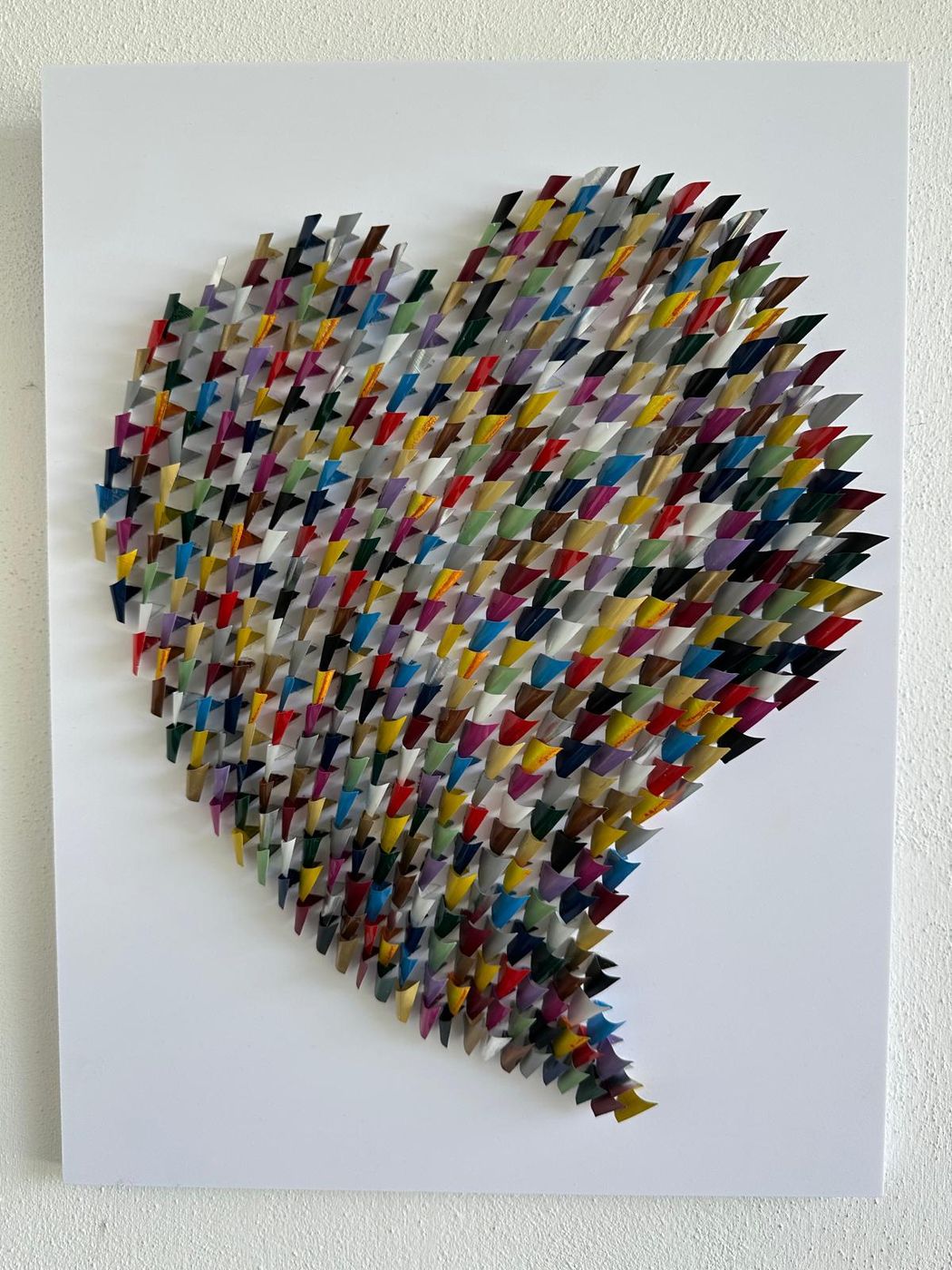 El Corazon: cuore pieno di triangoli multicolore