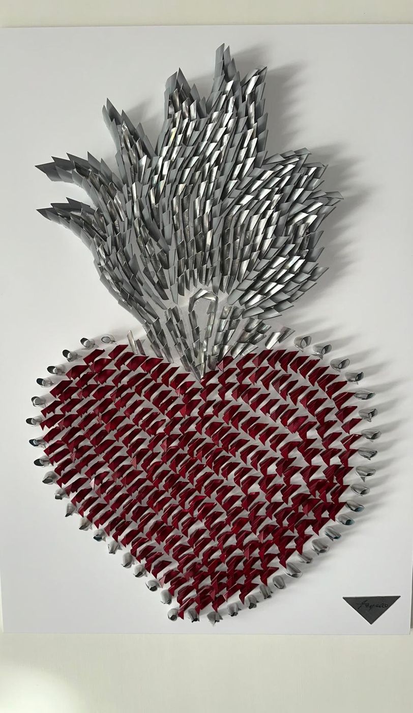 Cuore bordeaux con fiamma d’argento
