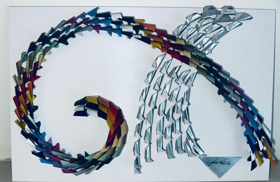 Fibo: onda a spirale multicolore con forma d’argento